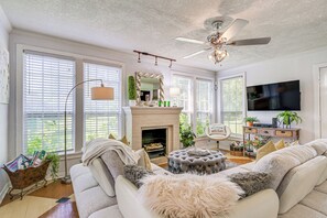 Living Room | Smart TV