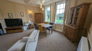 Living Room / Lounge