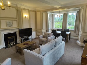 Living Room/Dining