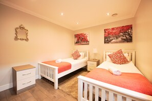 Bedroom 1 - 2 Single Beds