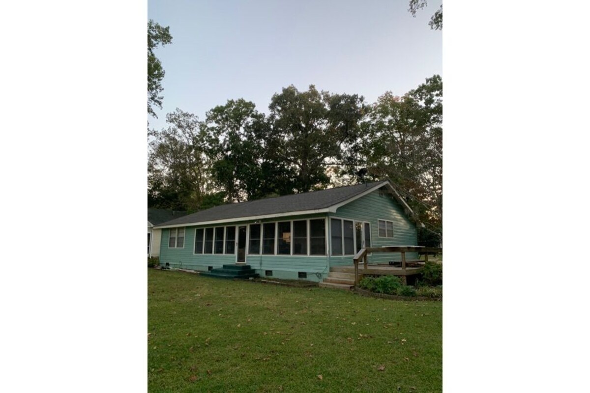 Courtney House on Lake Marion