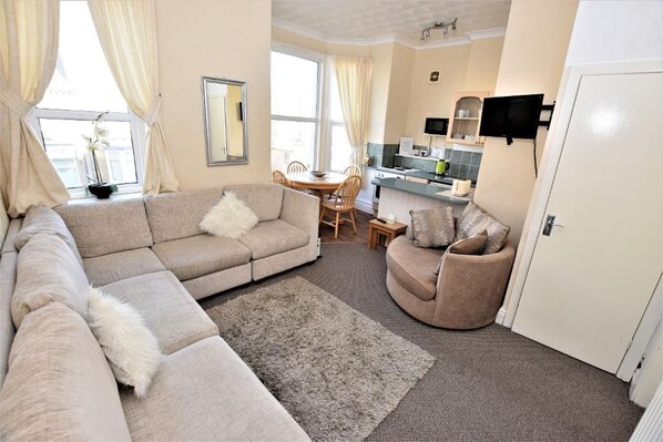 Apartment 3 Lounge