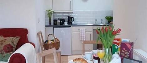 Red Squirrel Cottage - Sleeps 2