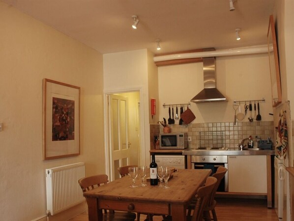 Sammys Place kitchen dinning room.