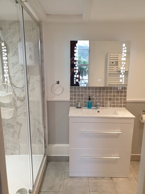 Bathroom Flat 4