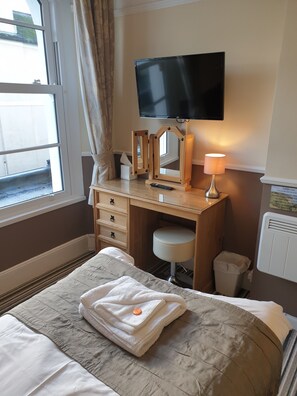 Flat 5 Dressing Table Spare Bedroom