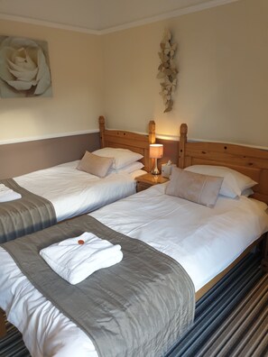 Flat 5 Twin Beds Spare Bedroom