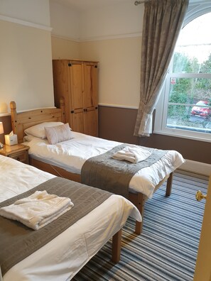 Flat 5 Twin Beds Spare Bedroom