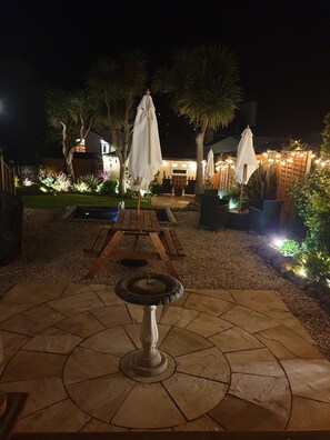 Flat 9 Garden View by Night