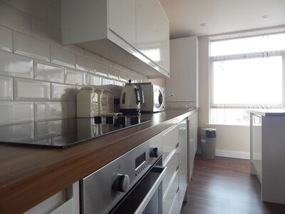 Harcourt Place - Apartment 3 - Seaview - sleeps 8