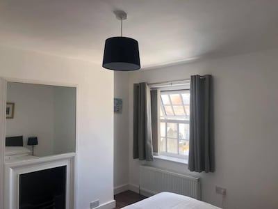 Harcourt Place - Apartment 3 - Seaview - sleeps 8