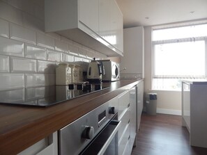 Apartment 2 - Fitted kitchen area with fridge/freezer/ microwave/ washing machine  - sleeps 5