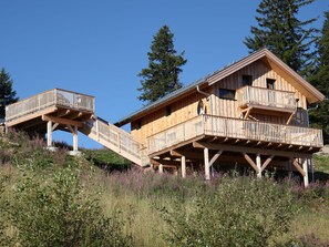 Pflanze, Himmel, Gebäude, Baum, Fenster, Holz, Haus, Grundstueck, Landschaft, Hütte