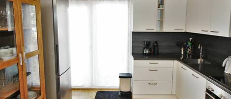 Proprietà, Costruzione, Cabinetry, Controsoffitto, Legna, Pavimentazione, Interior Design, Pavimento, Cucina Stufa, Cassetto