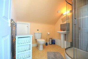 Loft Apartment shower room on landing for king bedroom