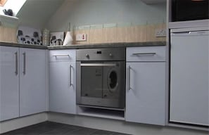 Kitchenette with dishwasher, washing machine, oven and fridge