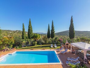 L'Eau, Ciel, Plante, Propriété, Bleu Azur, Piscine, Arbre, Lot Terre, Architecture, Herbe