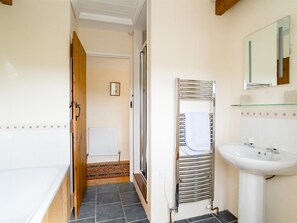 The Lodge - Bathroom