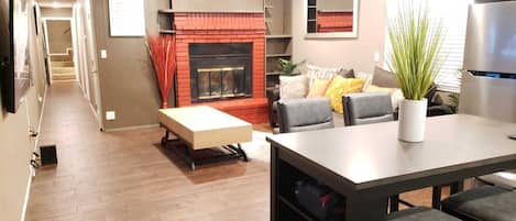 Cozy Big Bear Home w/ Fireplace, 70" 4K UHD TV, Central Heat & Air - New Furnish