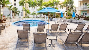 3ClubWyndhamWaikikiBeachWalk-pool(3)