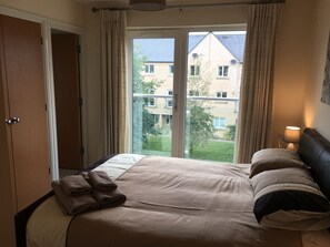 Master en-suite Holiday Let Skipper Way Little Paxton