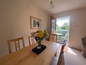 Dining table set