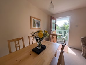 Dining table set