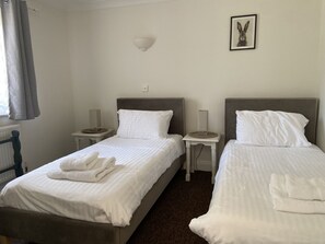 Twin bedroom 