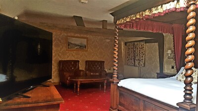 Double Deluxe Ensuite Room with 4 Poster Bed