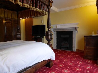 Double Deluxe Ensuite Room with 4 Poster Bed