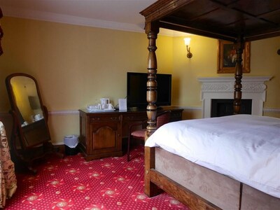 Double Deluxe Ensuite Room with 4 Poster Bed