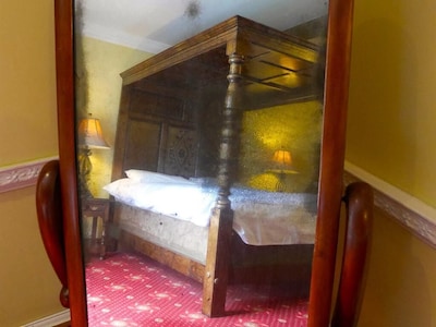 Double Deluxe Ensuite Room with 4 Poster Bed