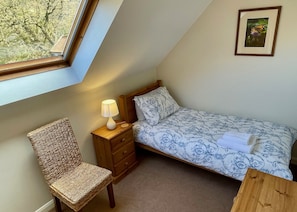 Bluebell Cottage single bedroom