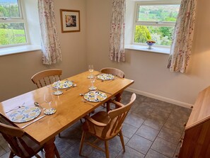 Buttercup Cottage dining room