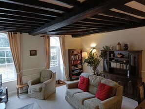 Living Room / Lounge