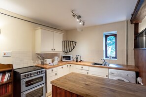 Stable kitchen