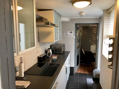 King-Private Bathroom-Cosy - Sleeps 2