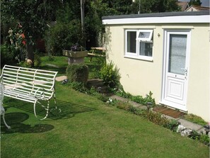 Room 1, 2 and 3 are seperate from the house, each with their own front door.