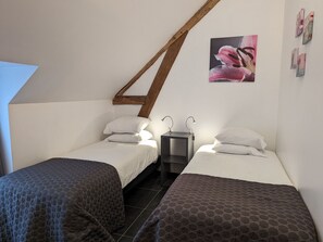 Chambre n°2 avec 2 lits 80x200 (1er étage)