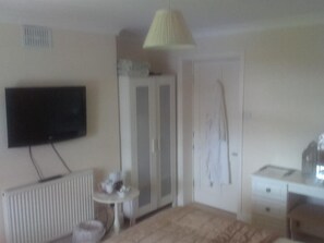 Side Room - Tv and wardrobe