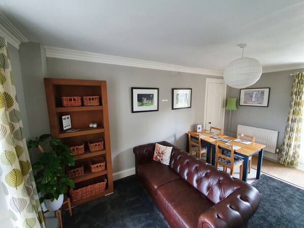 Harris Suite Sittingroom/Breakfast Room