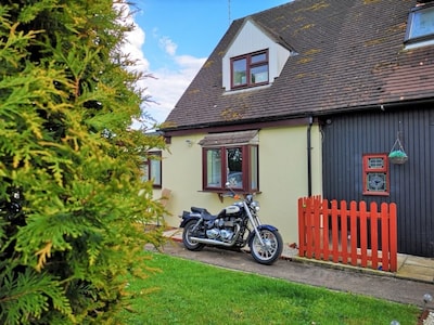 Chalet Cottages - Tate Cottage