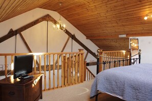 Barn Owls Retreat View from master bedroom gallery space