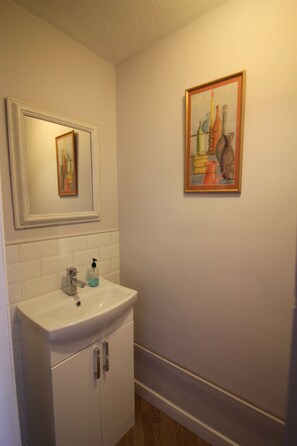 Additional cloakroom