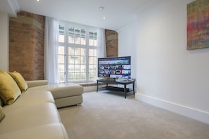 Living Room / Lounge