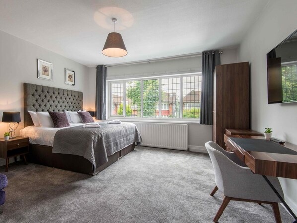 Super-king/Twin bedroom