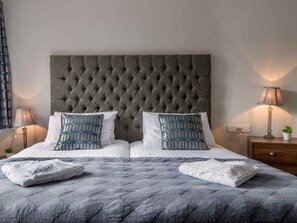 Super-king/Twin bedroom