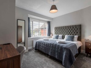 Super-king/Twin bedroom