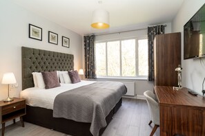 Bedroom 1 - superking bed
