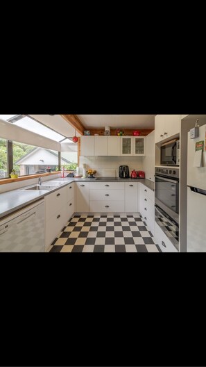 Kitchen bright and very well equipped